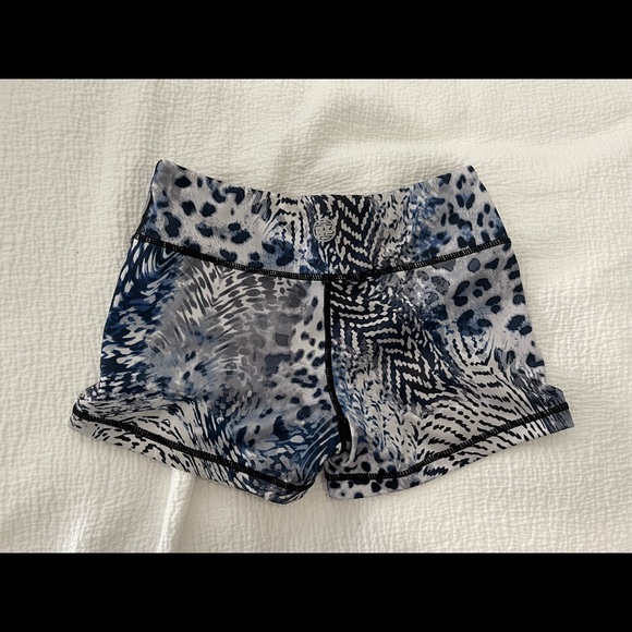 IAB Shorts - Picture 2 of 3